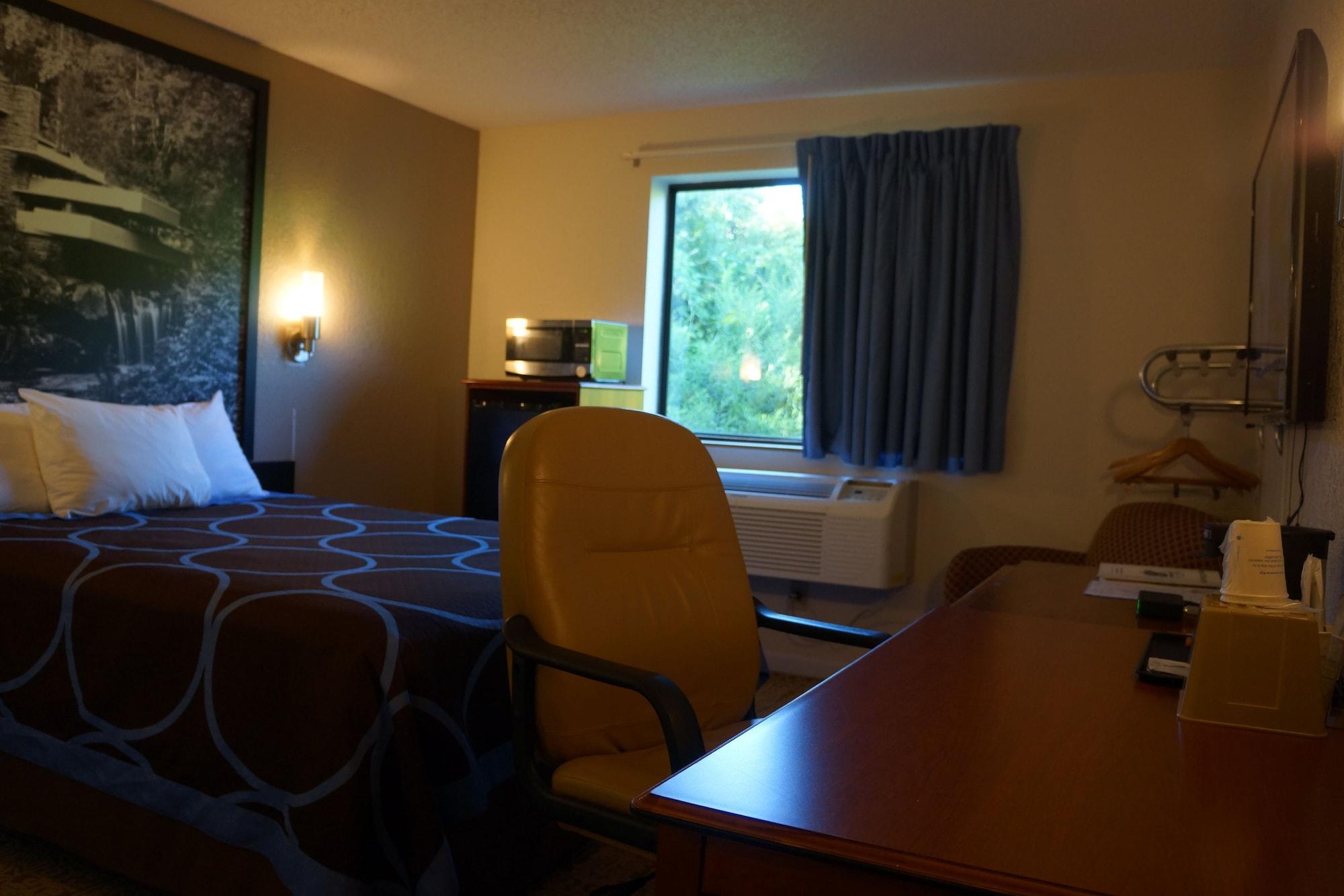 Super 8 By Wyndham Delmont Hotel Exterior photo
