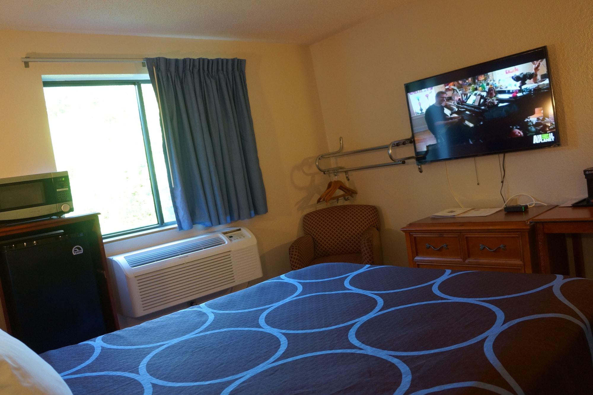Super 8 By Wyndham Delmont Hotel Exterior photo