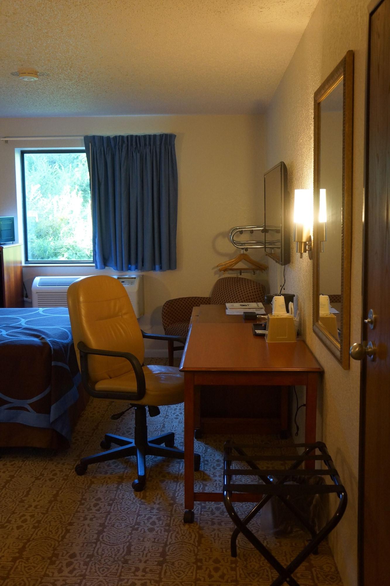 Super 8 By Wyndham Delmont Hotel Exterior photo
