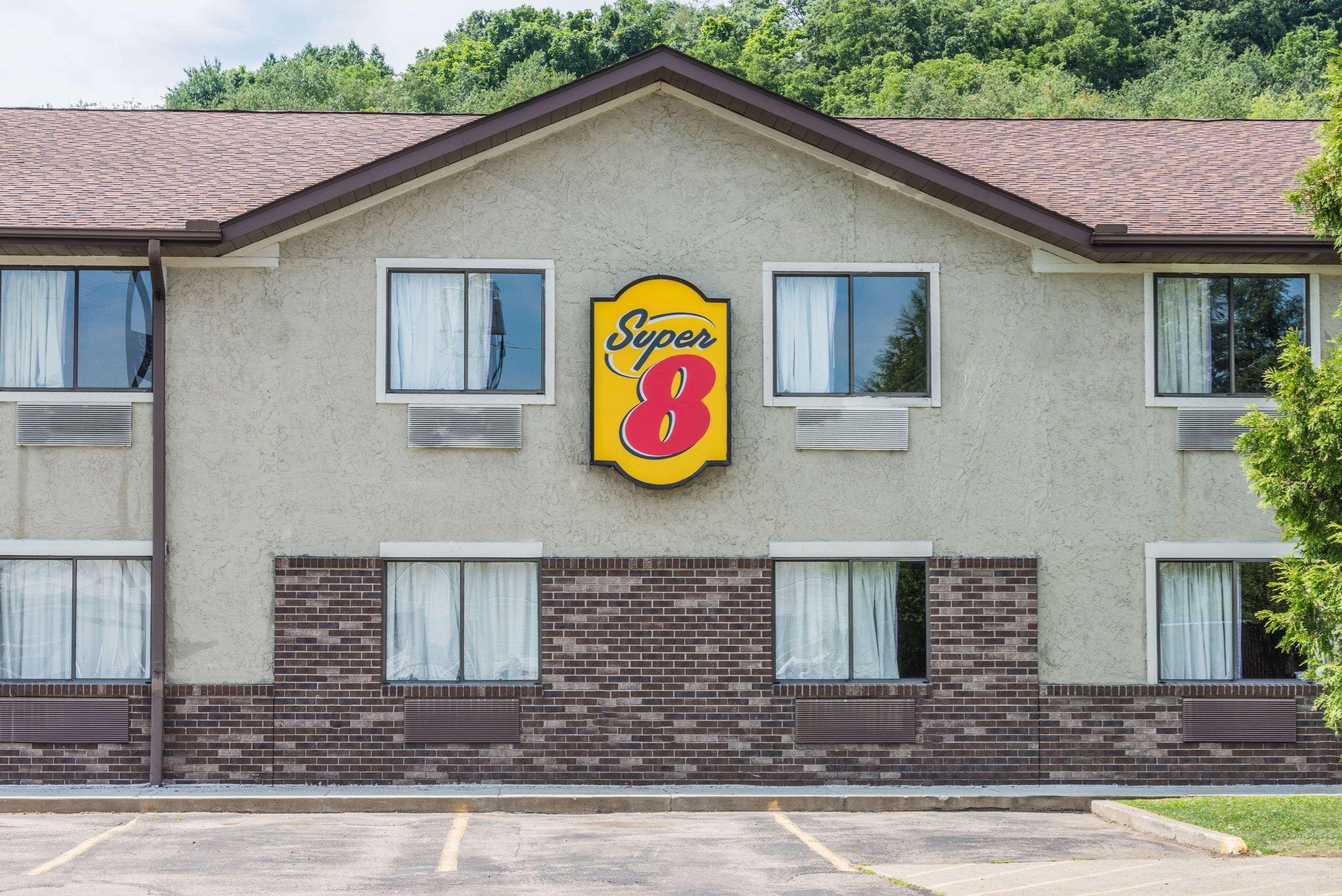 Super 8 By Wyndham Delmont Hotel Exterior photo