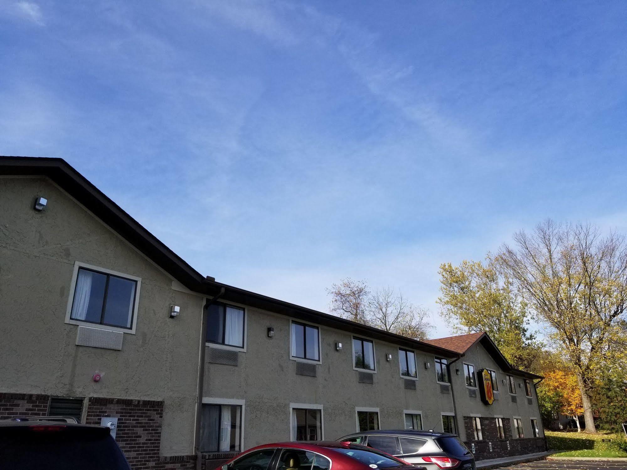 Super 8 By Wyndham Delmont Hotel Exterior photo