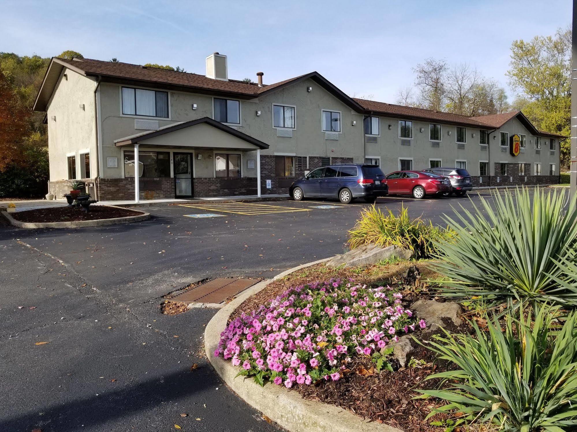 Super 8 By Wyndham Delmont Hotel Exterior photo