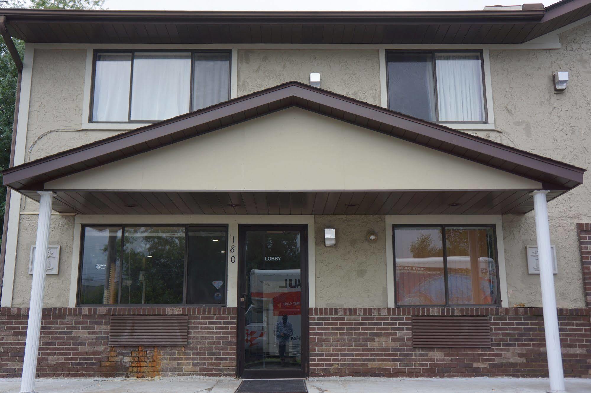 Super 8 By Wyndham Delmont Hotel Exterior photo
