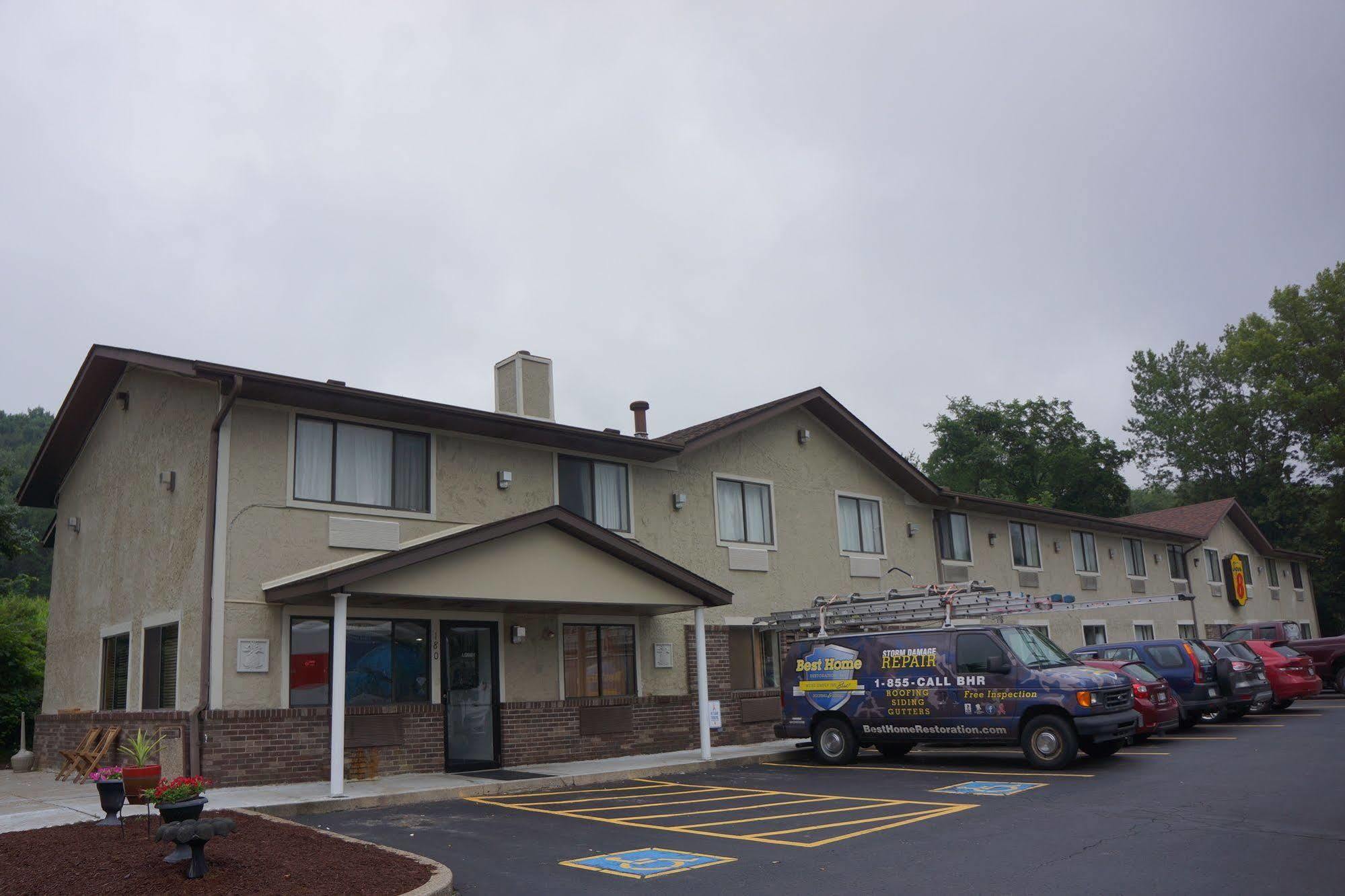 Super 8 By Wyndham Delmont Hotel Exterior photo